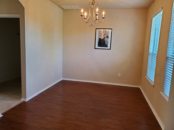 4th image of 511 Dartmoor Dr
