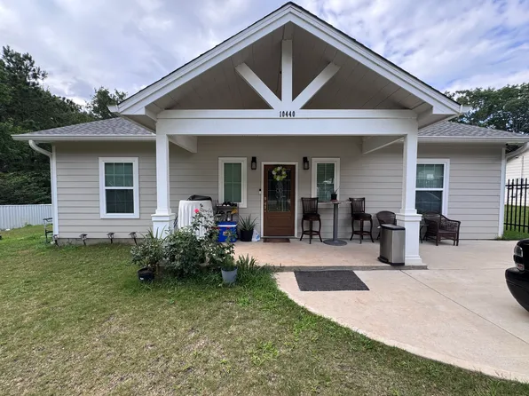 10440 Lake Dr, Willis, TX 77318