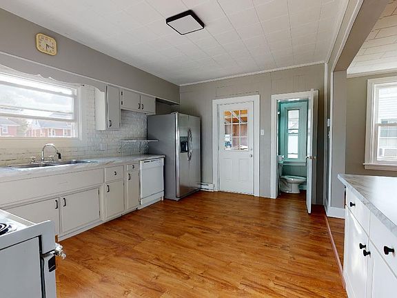 3rd image of 336 S Market St