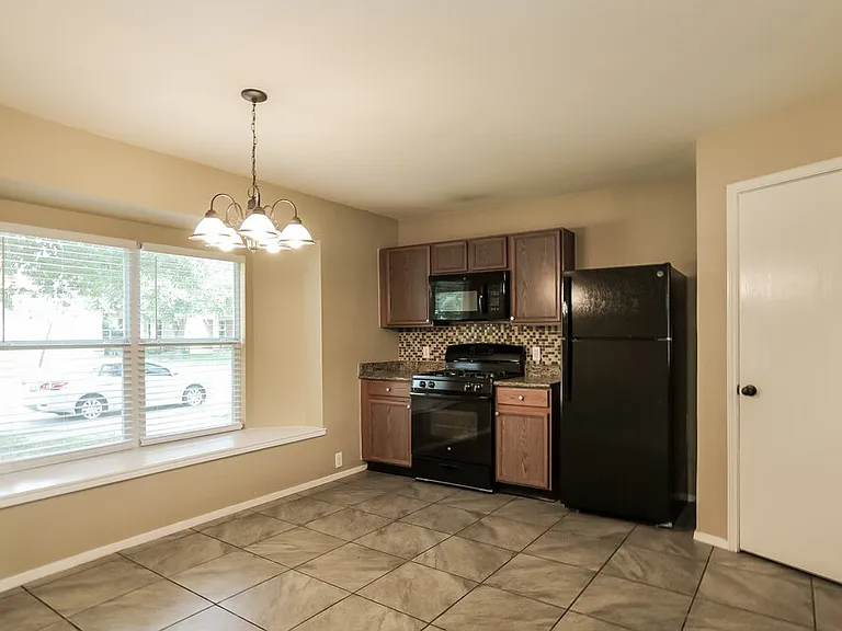 3231 Dartmouth Field Ln — Photo 9