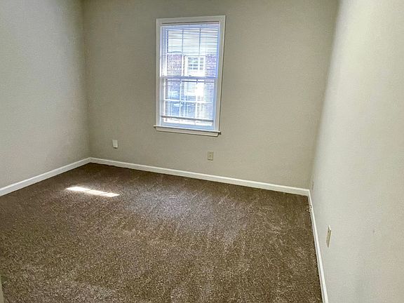 5th image of 225 Forest Pl