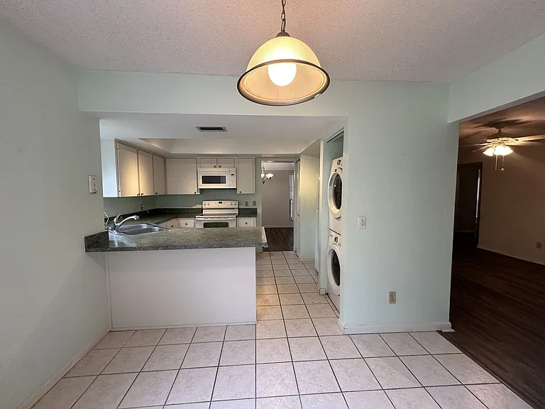 13 Surrey Ct — Photo 7