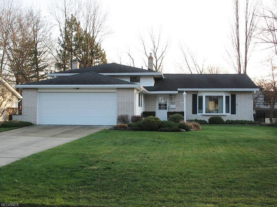 1st image of 27011 Sweetbriar Dr