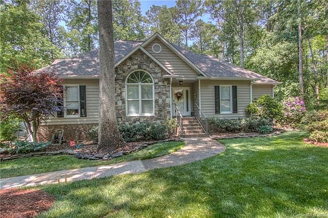 1st image of 2833 Wimbledon Dr