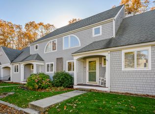 51 Carlson Ln APT 16, Falmouth, MA 02540