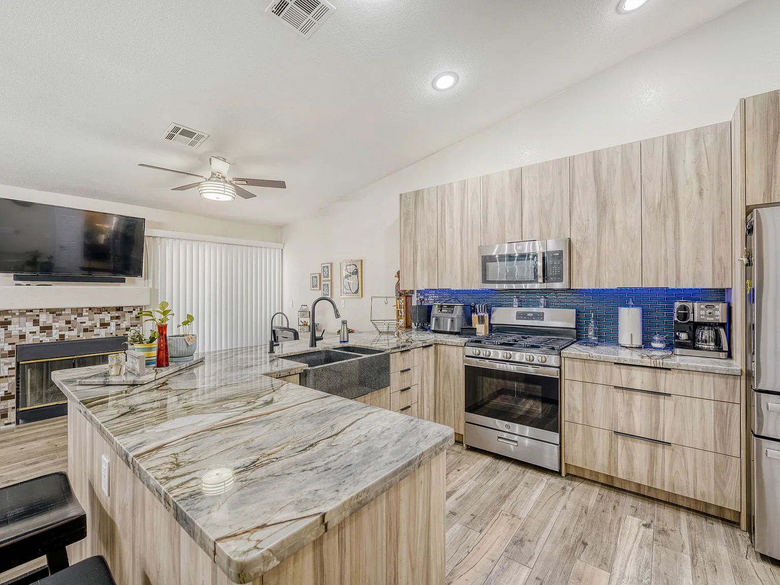 4 bed, $3,399 — Photo 1