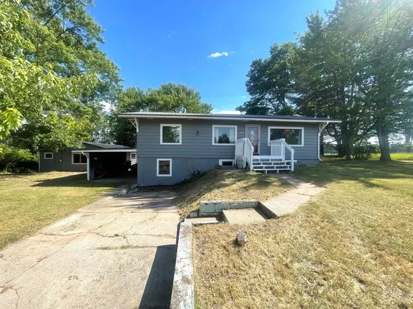 7068 E Howard City Edmore Rd, Vestaburg, MI 48891