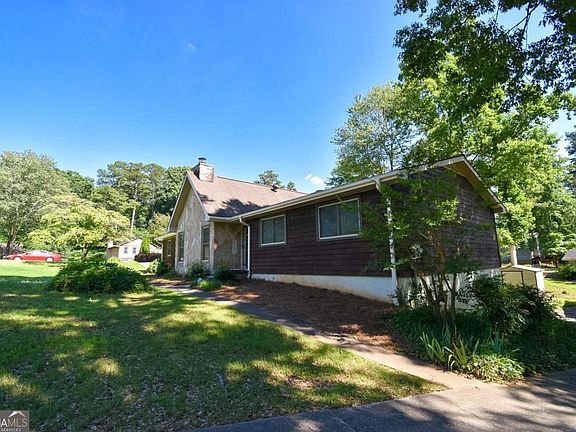 2nd image of 243 Saint Patrick Dr SW