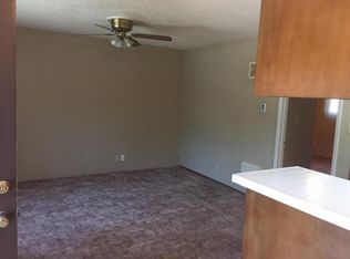 1180 W 7th St, Hanford, CA 93230