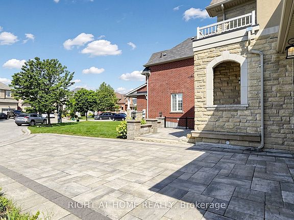 2nd image of 19 Heaney Ct