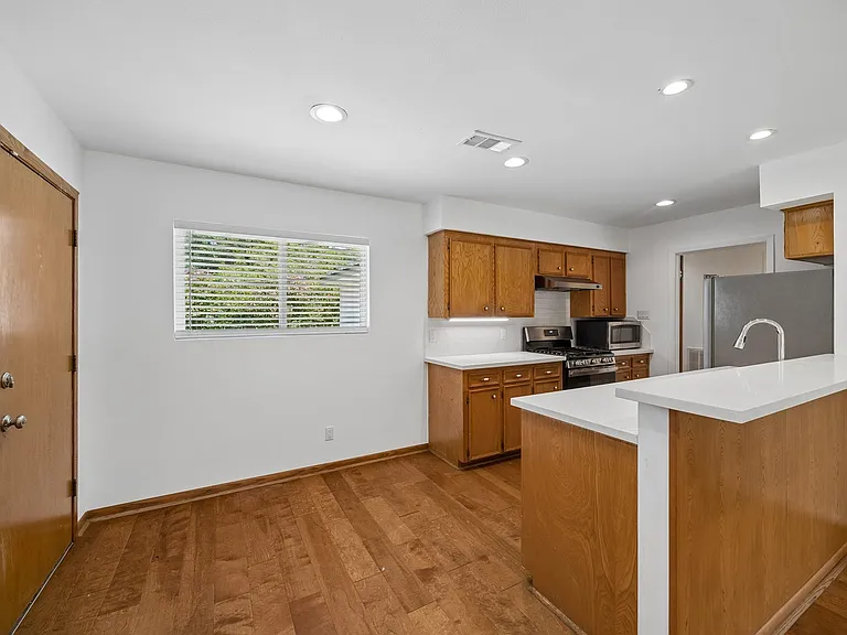 7050 Cole Creek Dr — Photo 4