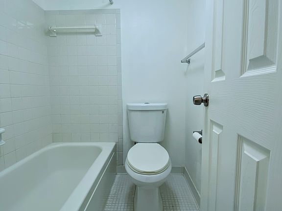 3rd image of 1575 Greenlea Dr #1-9-1