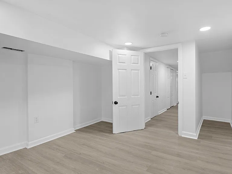 2213 E Madison St — Photo 19