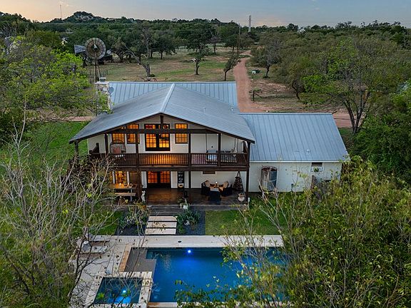 3rd image of 271 Smokehouse Rd