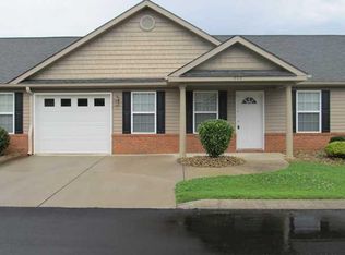 902 Cedar Creek Dr, Rossville, GA 30741