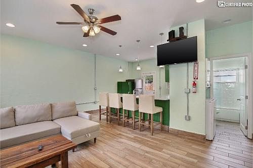 1st image of 821 Mulberry St #B