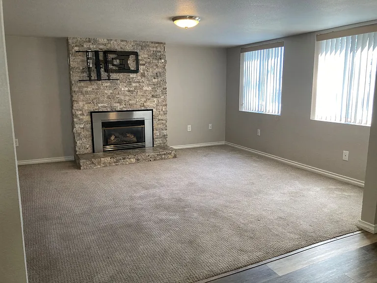 700 S 46th Ave — Photo 30