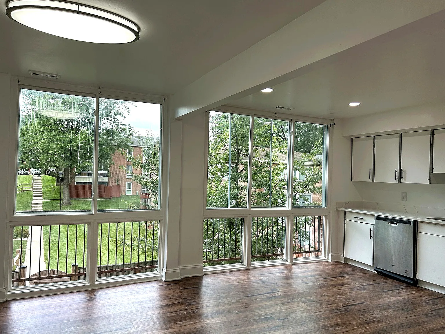 3 bed, 2.5 bath, 1525 sqft, $2,800 — Photo 2