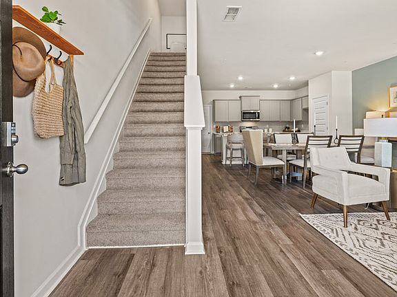 4th image of 428 Reflection Dr