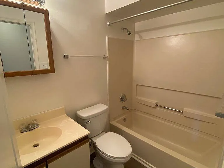 8601 Falls Run Rd #I — Photo 12
