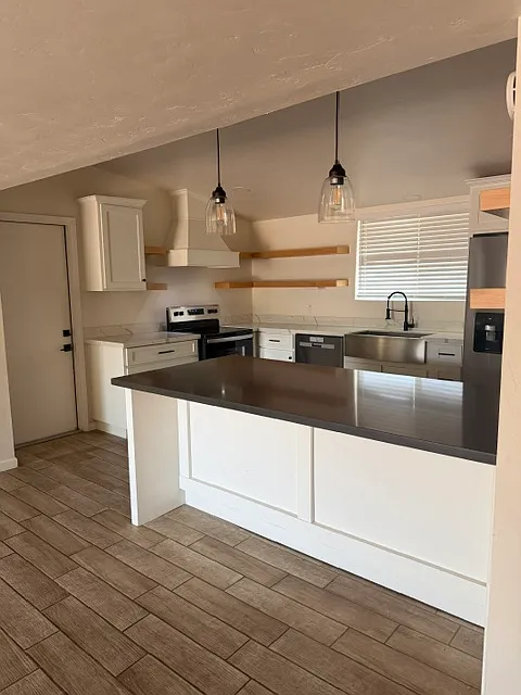 4 bed, 1889 sqft, $2,595 — Photo 4