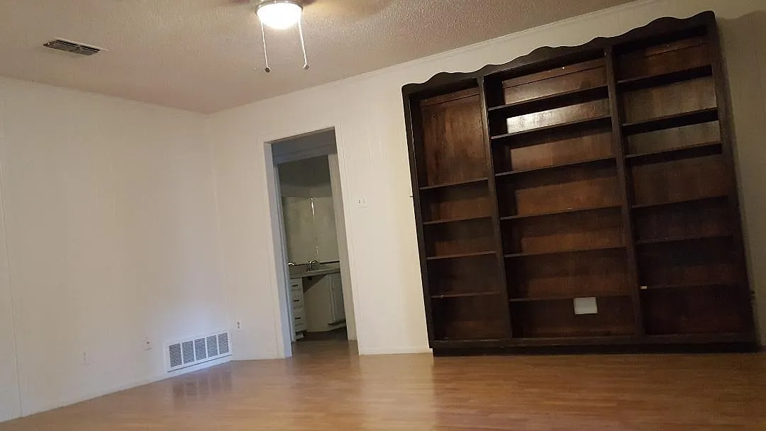 3 bed, 1236 sqft, $1,800 — Photo 3