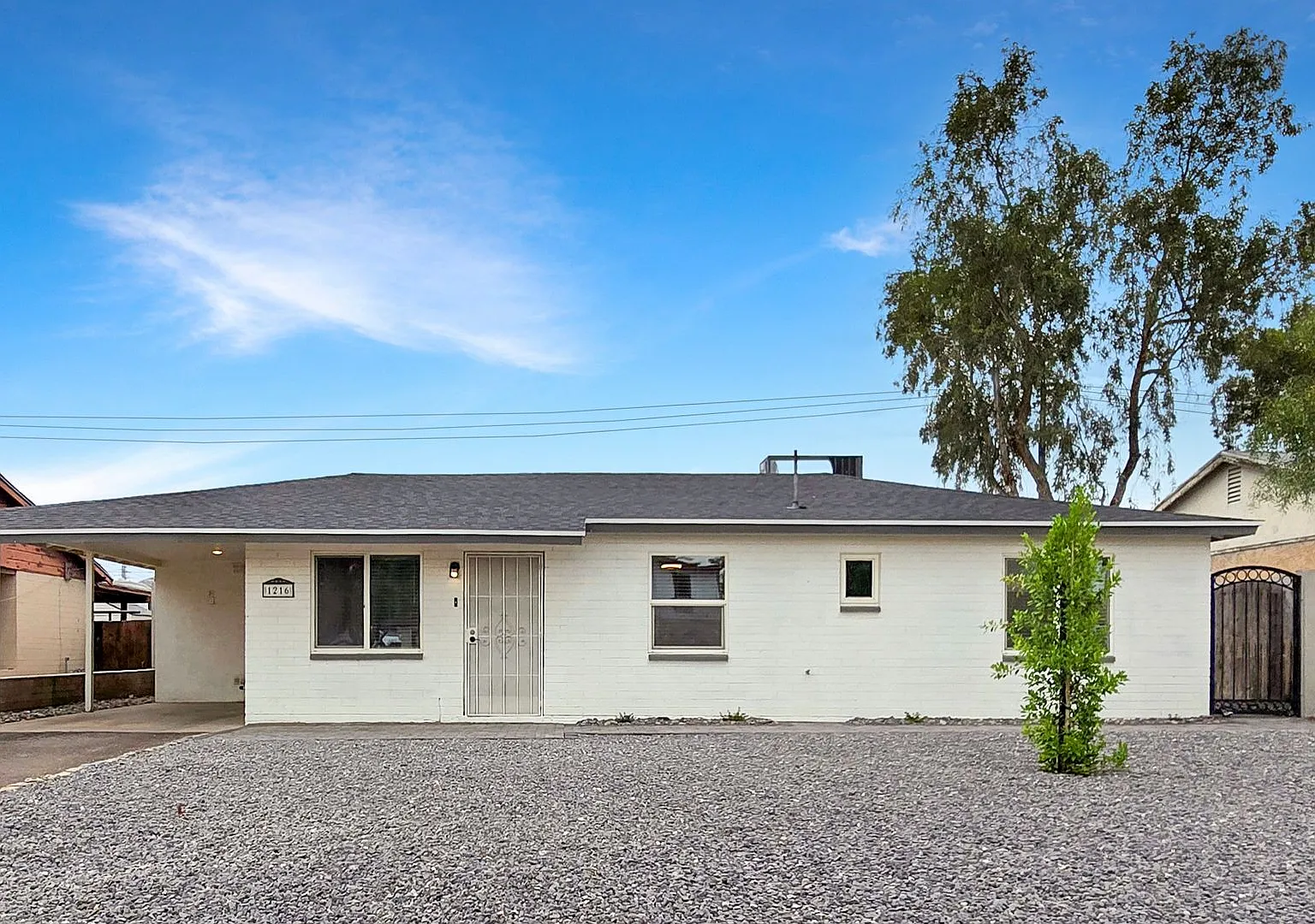 Gorgeous Remodel in Desirable North Central Phoenix Neighborhood — Photo 1