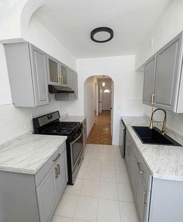 2nd image of 1080 Rhinelander Ave
