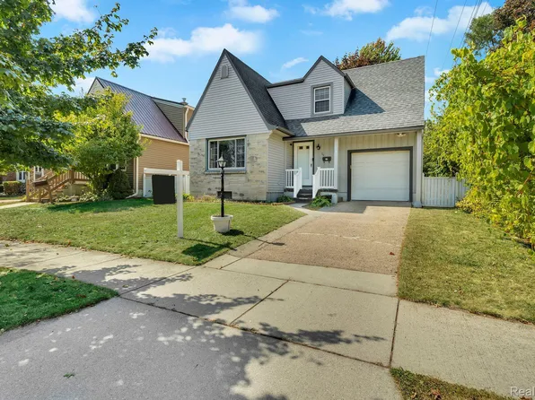 1209 18th St, Port Huron, MI 48060