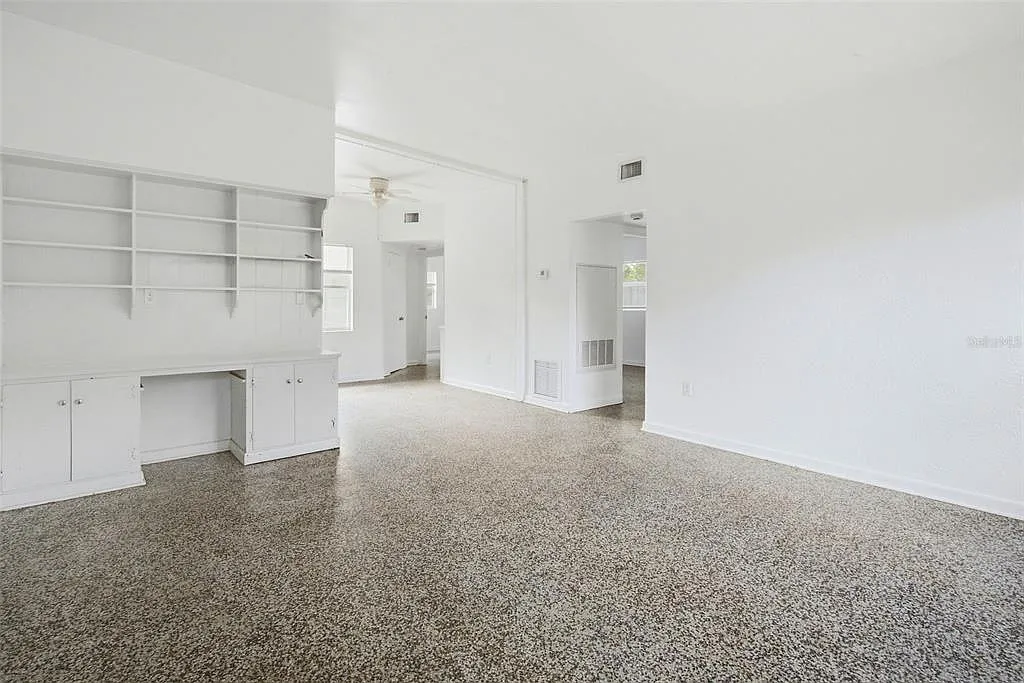 3 bed, 2.0 bath, 1009 sqft, $2,200 — Photo 4