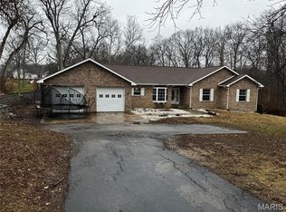 7 Denzel Dr, Greenville, IL 62246