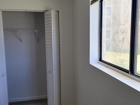 5th image of 301 Palm Way APT 106