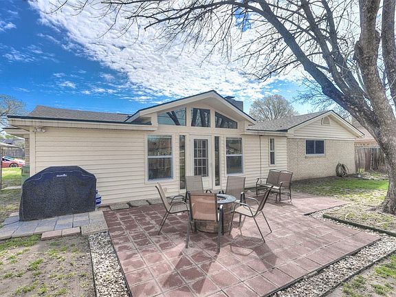 4th image of 2125 Shady Grove Dr