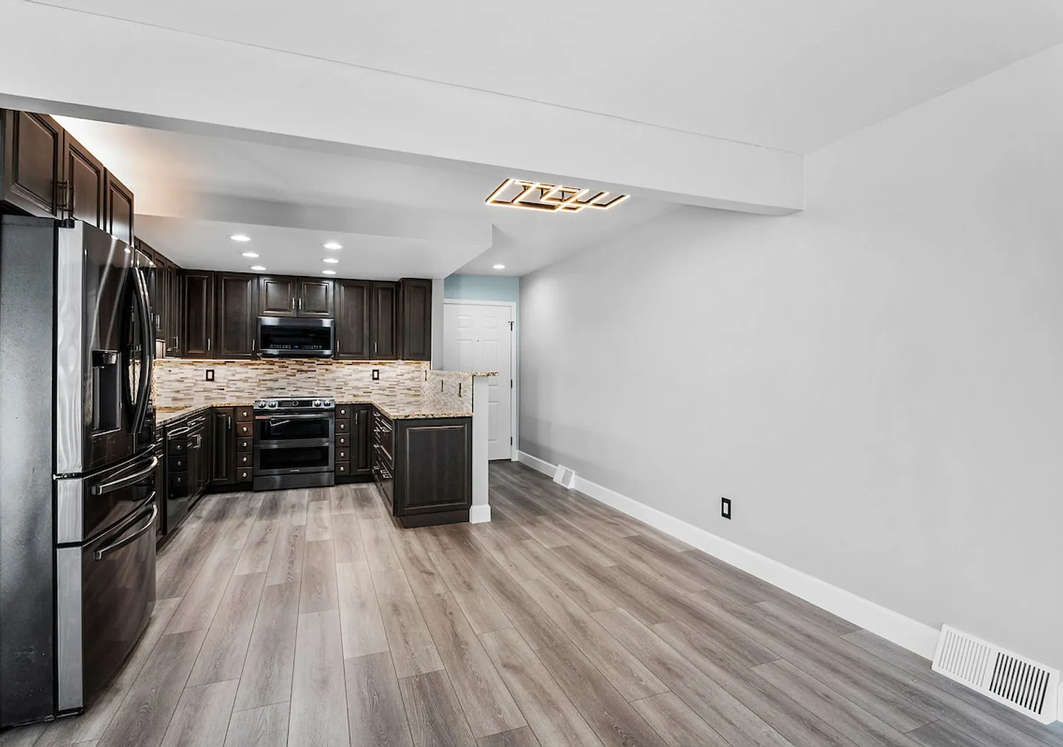 2 bed, 2 bath Available Now! — Photo 3
