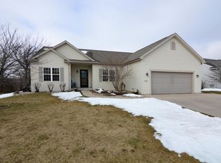 103 Ridgeline Dr, Columbus, WI 53925