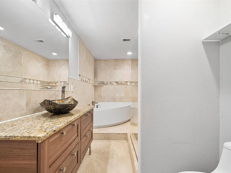 3002 Paige St — Photo 17