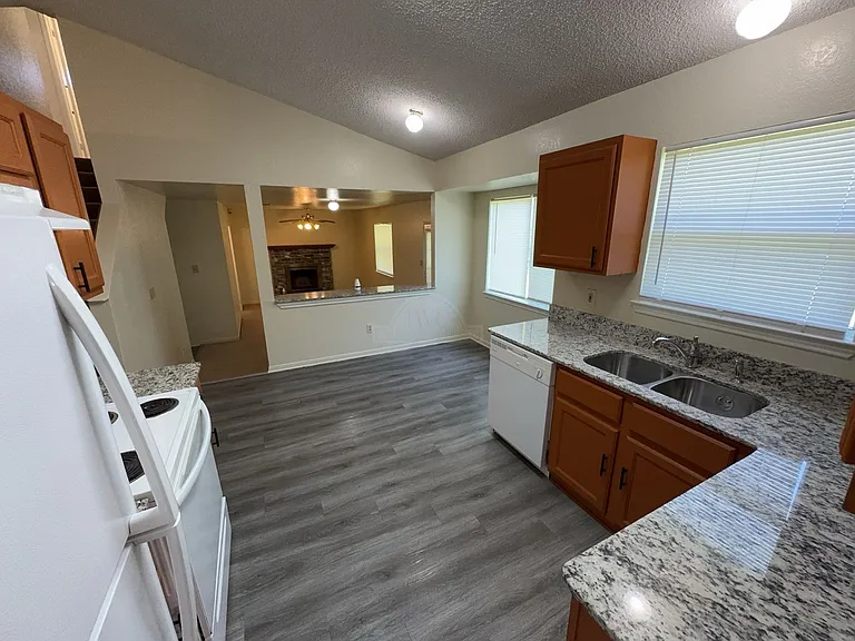 3804 Water Oak Dr — Photo 5