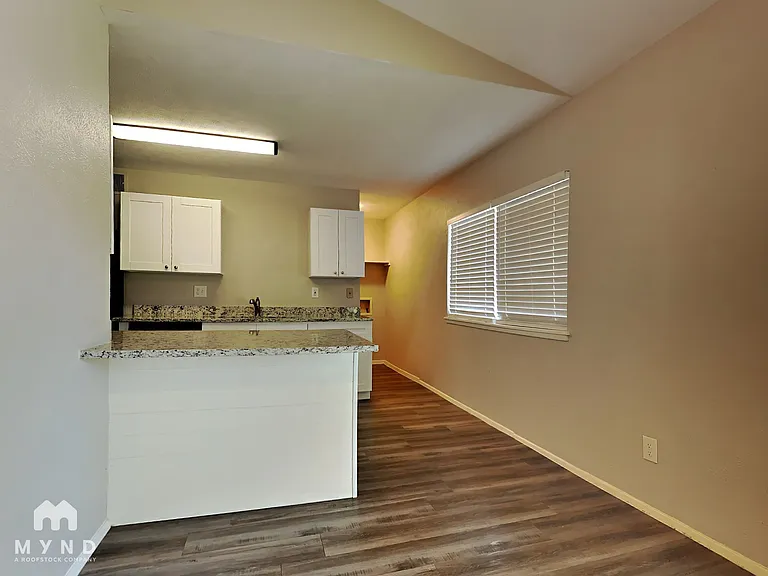 2822 Canary Ln — Photo 9