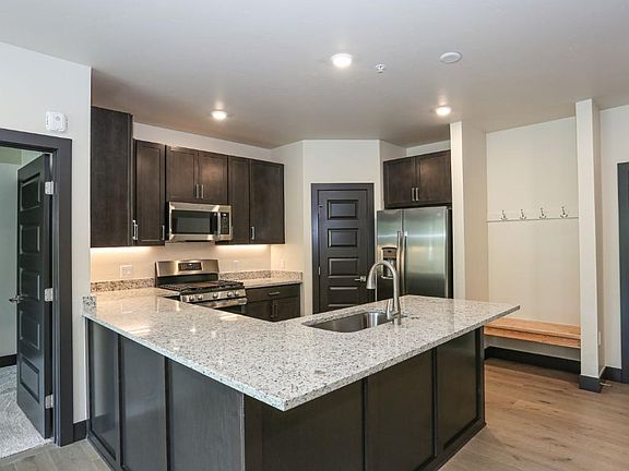 5th image of 23 Clearwater Way #202