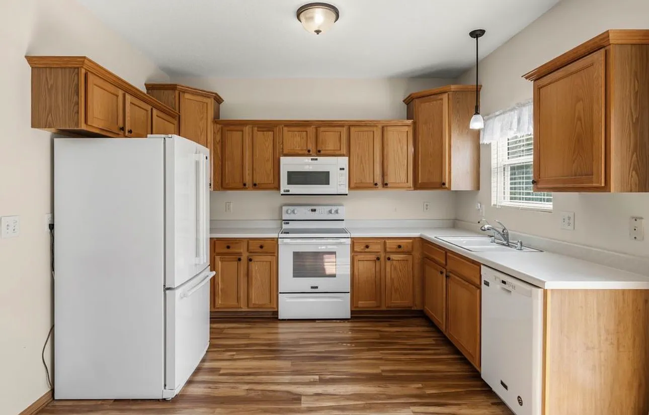 2 bed, 1.5 bath, 1368 sqft, $2,000 — Photo 3