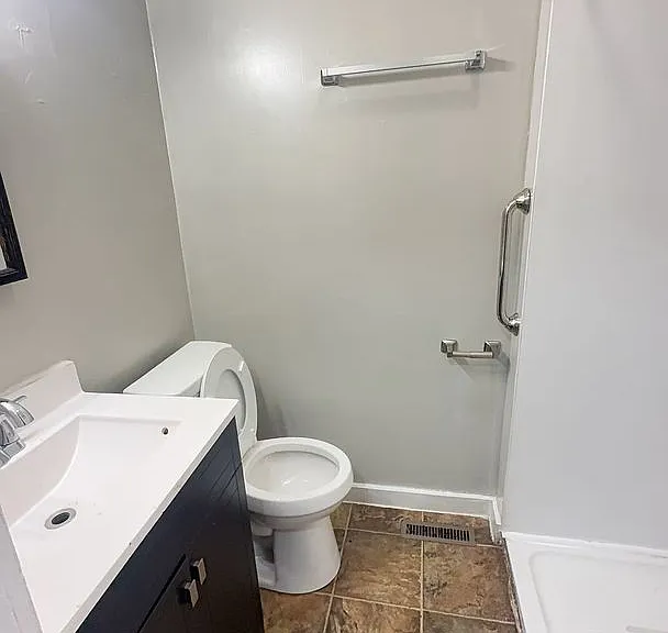 2918 S Vine St — Photo 5