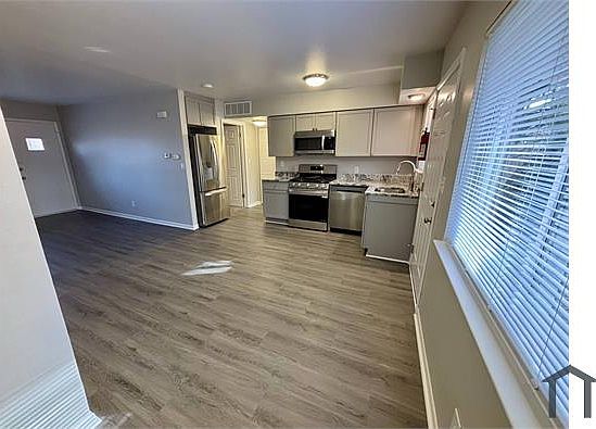 3rd image of 121 Cherry Ct #121
