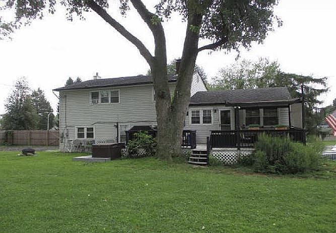 2nd image of 100 N Queen Anne Dr