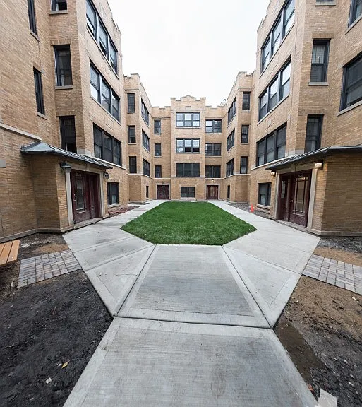 2630 N Rockwell St #2 — Photo 2