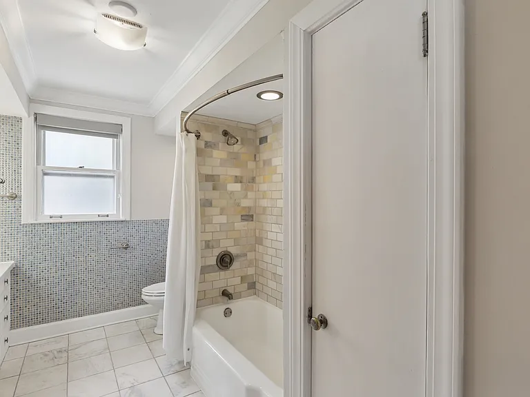 893 S Poplar Ave — Photo 12