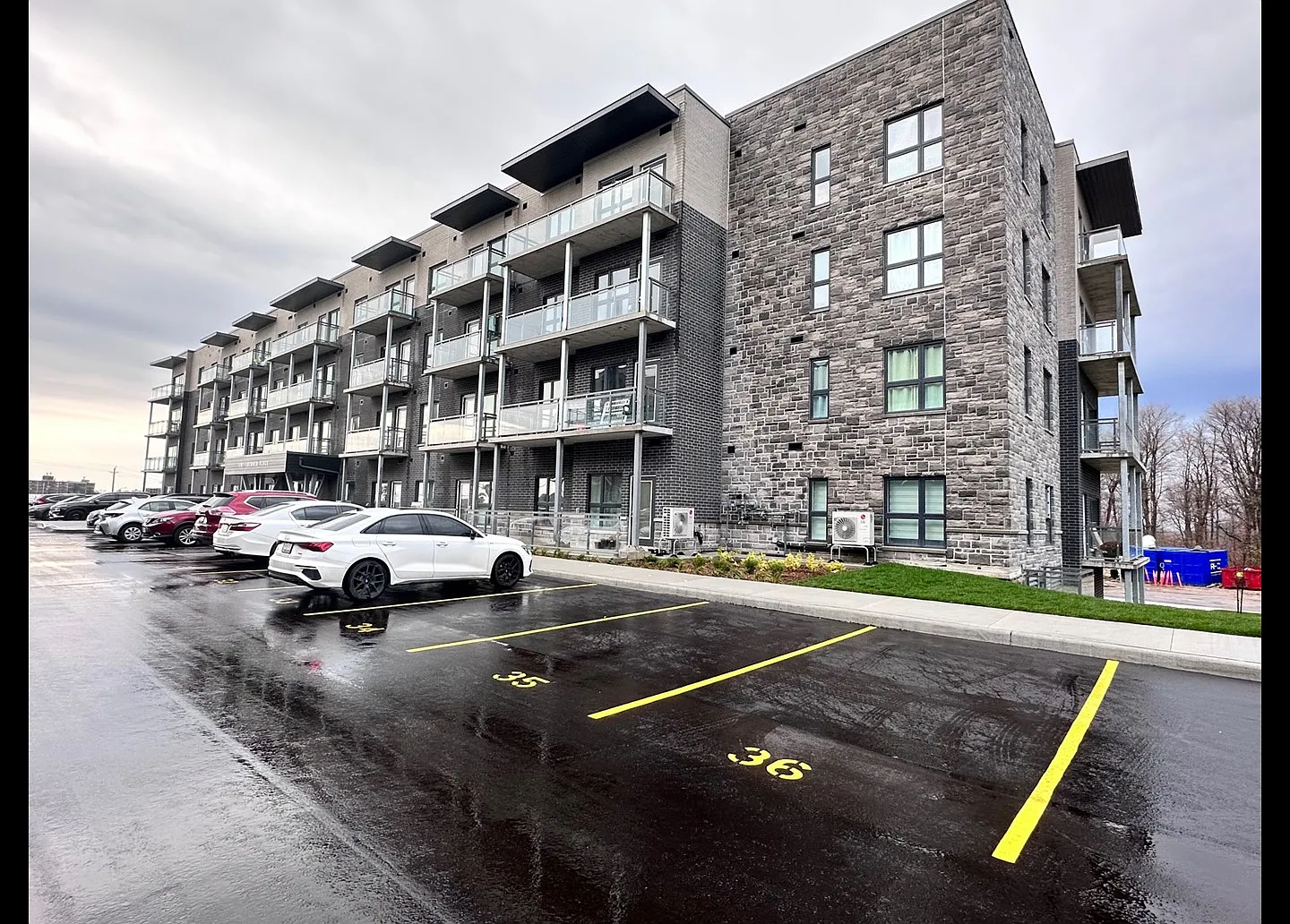 1101 Lackner Place Kitchener — Photo 1