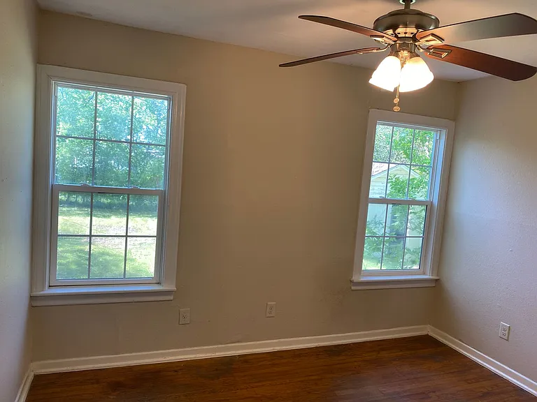 450 Overhill Dr — Photo 6