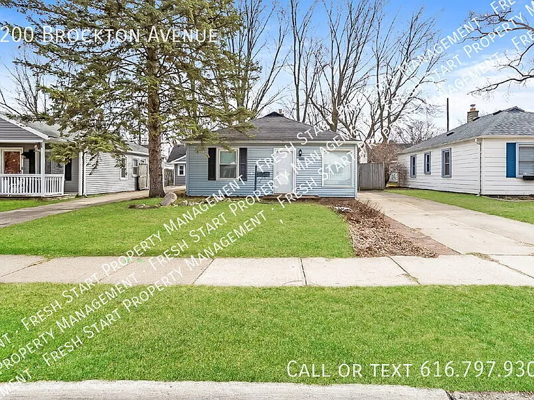 2200 Brockton Ave — Photo 3