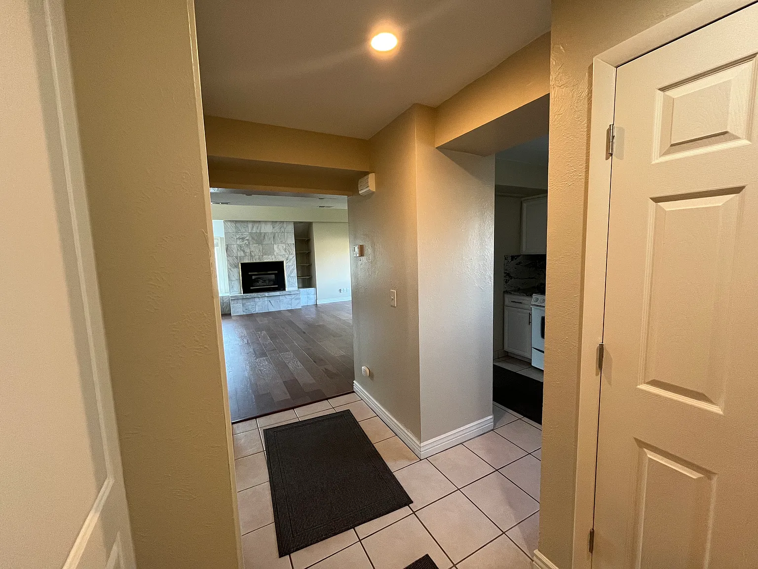 2 bed, 1.5 bath, 1300 sqft, $2,500 — Photo 3