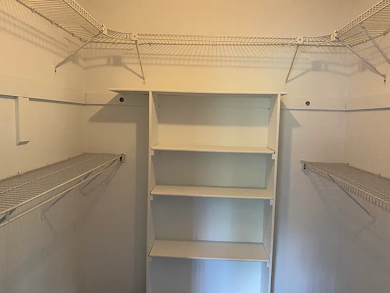 410 Green Hollow Dr — Photo 16